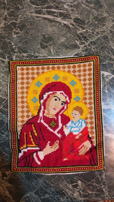 Образи вишиті бісером і нитками.