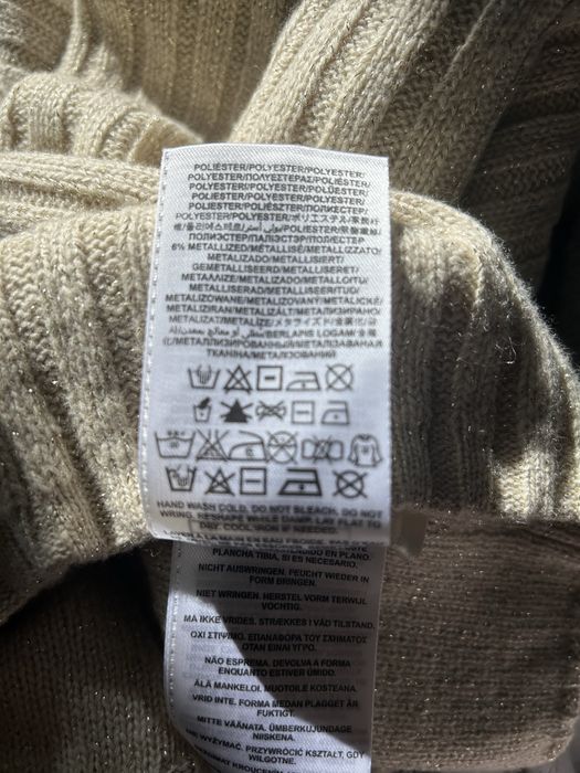 Szalik, Komin GUESS z delikatną srebrną nitką