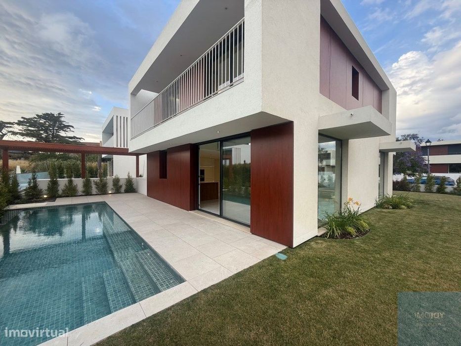 Moradia T3 com Piscina, Jardim e Acabamentos de Excelência em Sintra