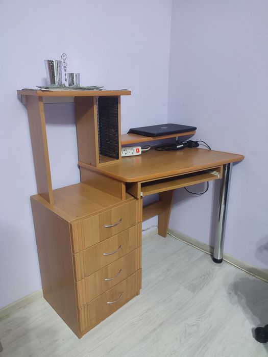 Продам маленький комп'ютерний стіл