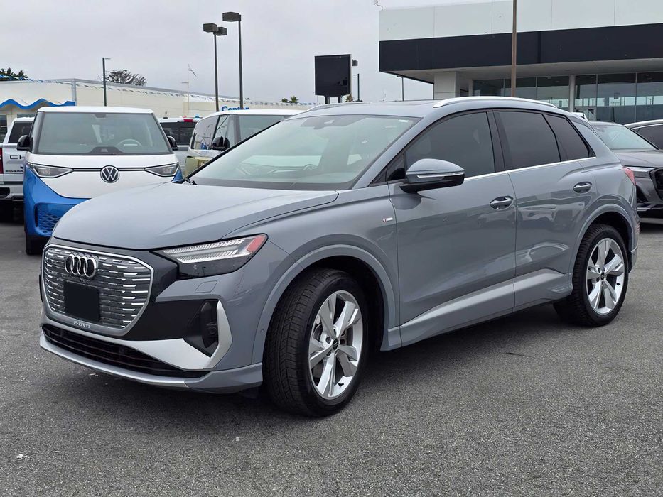 Audi Q4 e-tron      2023