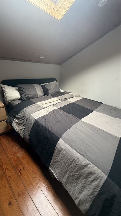 Estrutura de cama de casal, mais colchão 140cm x 200cm