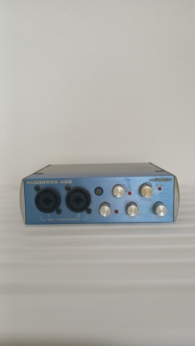 Conjunto de gravação para Home Studio (Microfone e Interface)