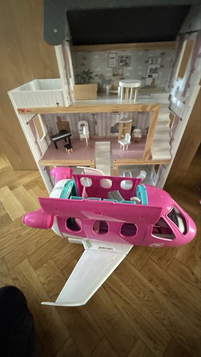 Domek dla lalek plus samolot Barbie gratis
