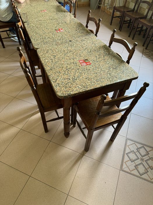 Mesa e cadeiras rustico