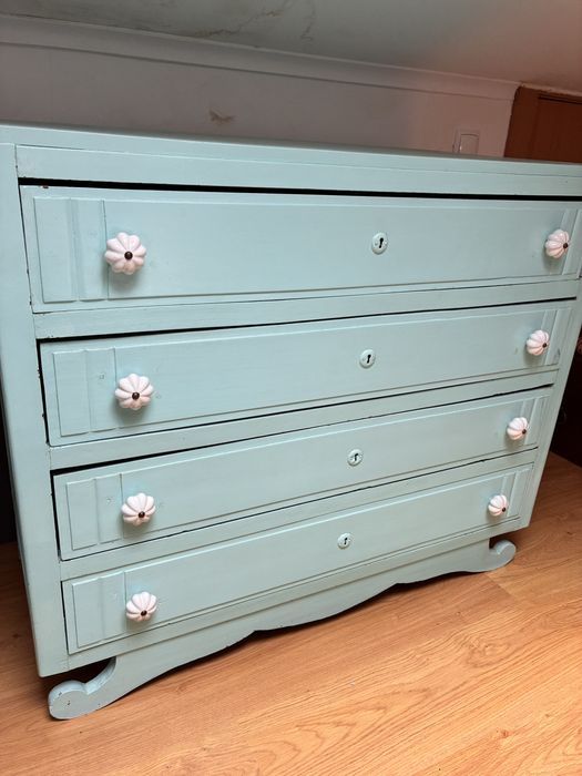 Comoda antiga sem puxadores