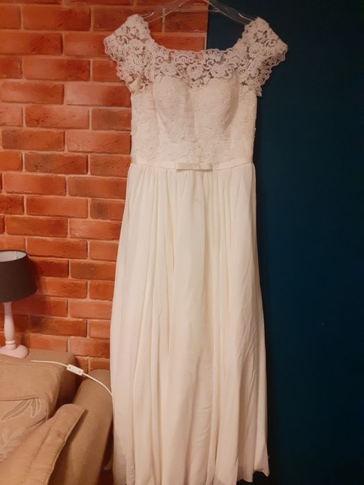 Suknia ślubna z koronką ecru