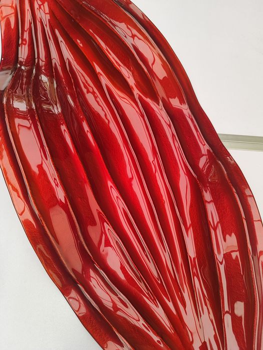 Peça decorativa em vidro cor vermelha
