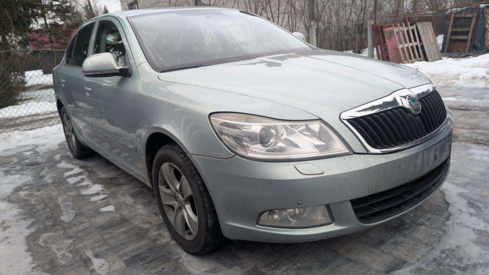 Zderzak przedni Skoda Octavia 2 FL LF7W PDC Spryski.
