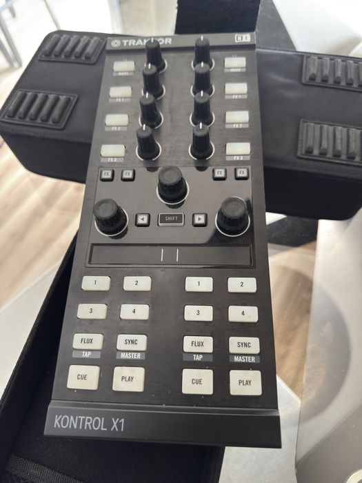 Traktor Kontrol X1 - 2 unidades