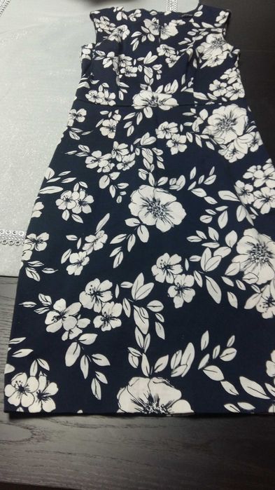 Sprzedam paczkę 8-miu sukienek rozm.36