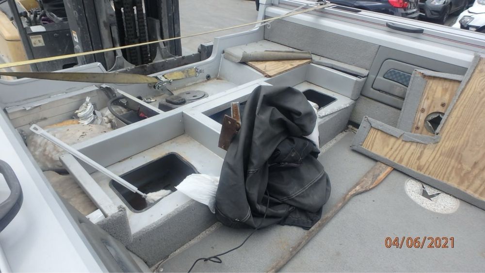 Моторний човен Tracker targa