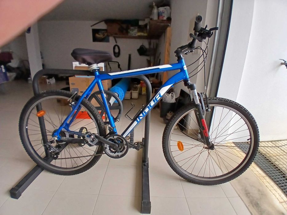 Bicicleta usada com amortecedor