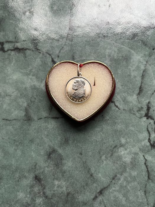 Srebrny medalik z Janem Pawłem II