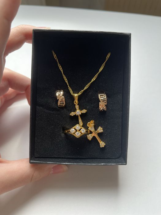 Комплект прикрас із золотим покриттям, хрестики та кільце