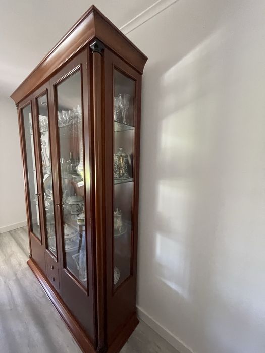 Vitrine em Madeira Maciça