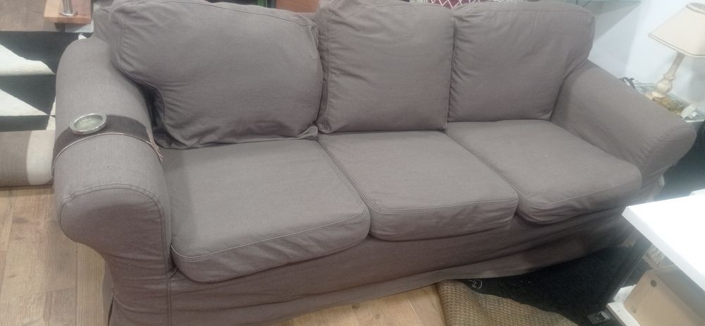 Sofá de três lugares IKEA