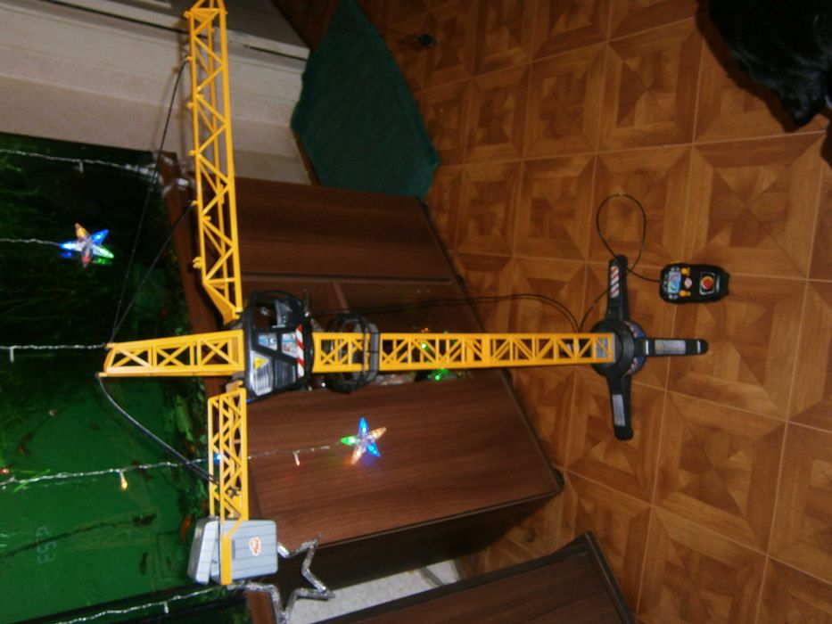 Игрушка подъемный кран детский