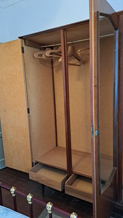 Guarda fatos vintage