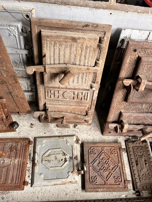 Stare żeliwne drzwiczki do pieca zdobione kuchenne do wedzarni PRL