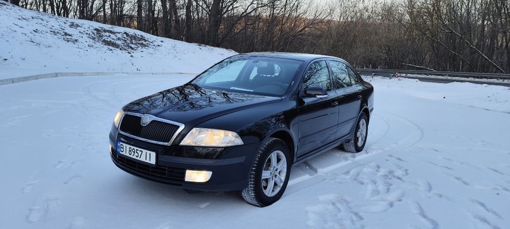 Авто по кузов цілле. Без ржавчини, без вздутя краски, без царапин. Мотор масла не бере.не димить. Коробка чотко, без зауважень. Салон ідеально чистий. Резина зима. Страховка. Два ключа. Працює кожна кнопочка. Здоровенний багажний відділ. Аргументований торг біля капоту. Переоформлення.