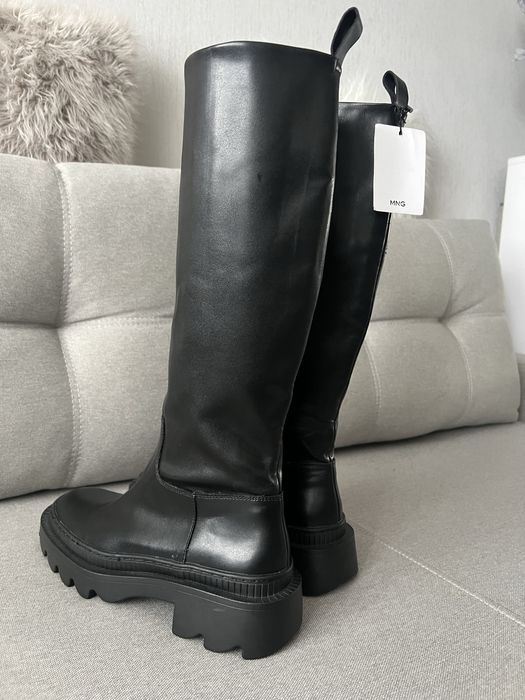 Сапоги чорні труби Mango