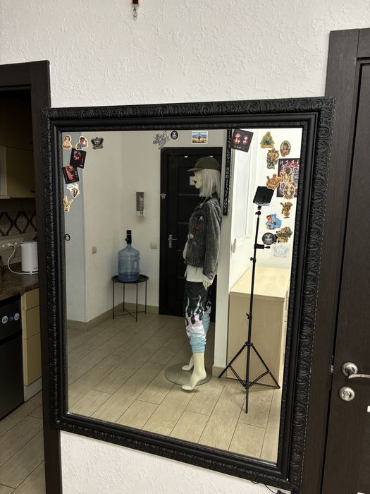 Велике дзеркало у рамі з підсвіткою 143/112 см