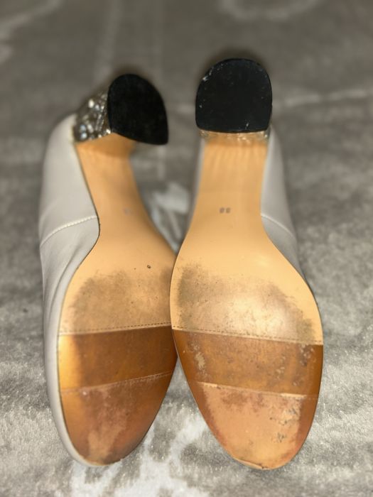 Святкові туфлі на підборах зі стразами