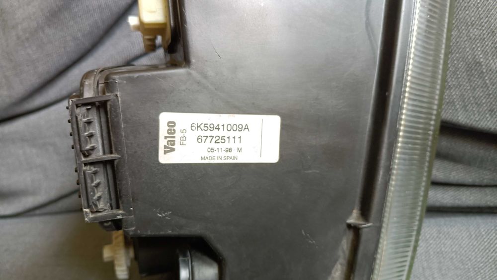 Reflektor, lampa przednia lewa lewy  przód VW Polo/Caddy 94-99 Valeo