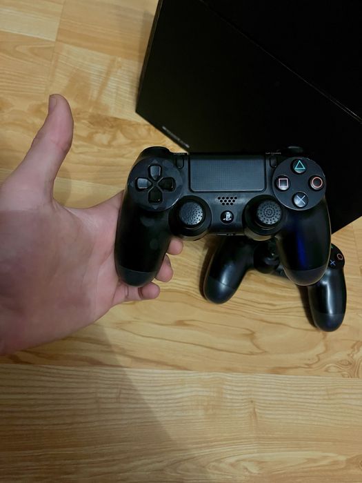Пс 4 ( 500gb ) з двома джойстиками ( Поїхала )
