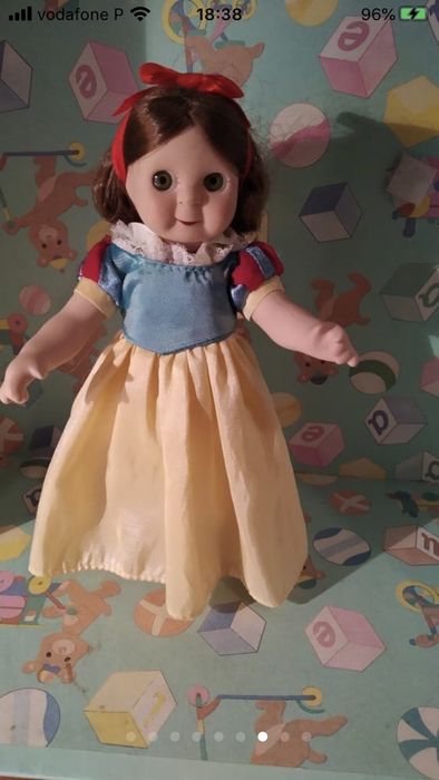 Boneca Googly em porcelana branca de neve