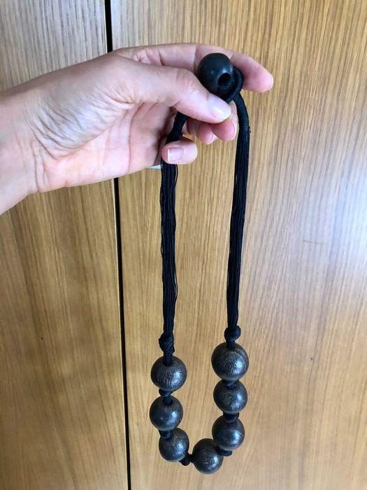 Colar em madeira e tecido