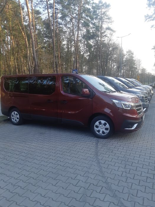 Wynajem busa, wypożyczalnia 8 i 9 osobowych busów, przewóz osób