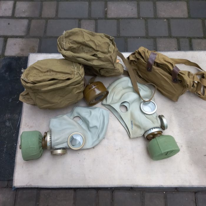 Противогаз времен СРСР  в подсумке