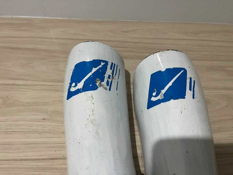 Material Hóquei Patins - Luvas e Caneleiras
