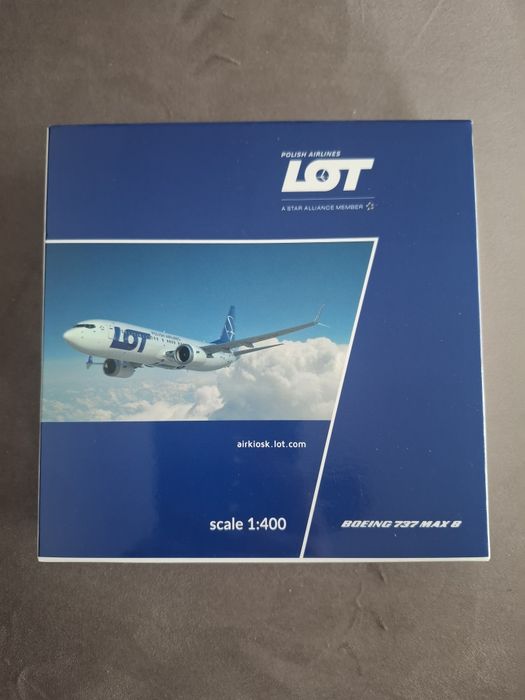 Model samolotu Boeing 737 max 8 PLL LOT skala 1:400