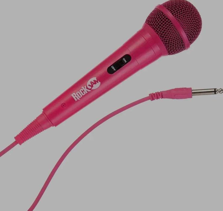 Розовый проводной микрофон марки RockJam, модель RJMC303-PK.