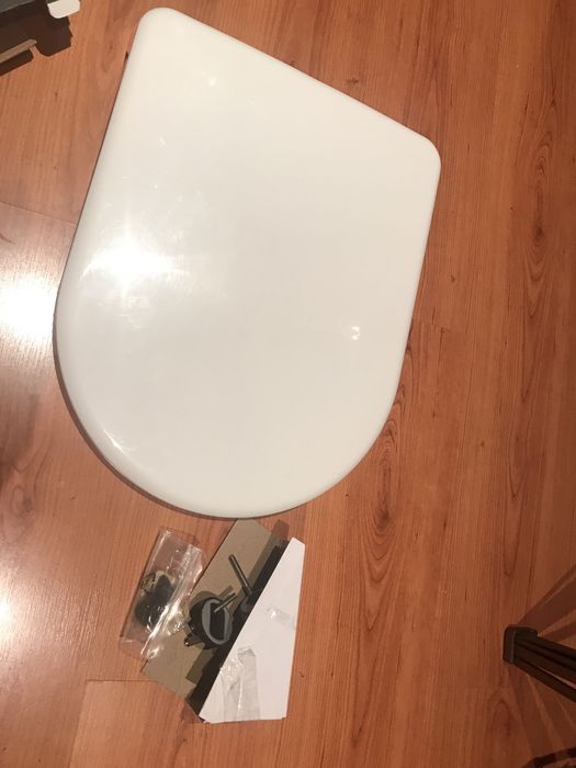 Tampa sanita em madeira lacada branco