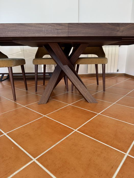 Mesa sala de jantar - folha de Nogueira