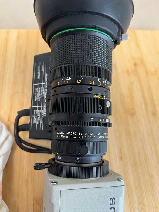 Sony mod. dxc-930p  + canon  macro tv z lens hp12x7.5b -7.5~90-1 : 1.4