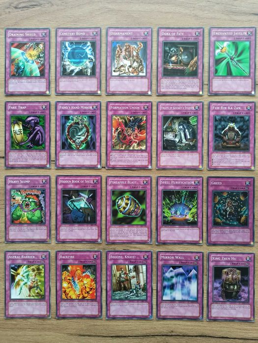 121 oryginalnych kart do gry Yu-Gi-Oh! z boosterów