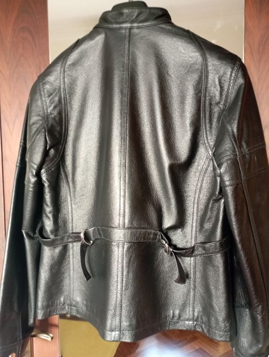 Blusão de mulher, preto em cabedal