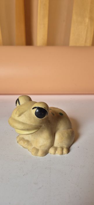 Dwie stare gumowe zabawki PRL komplet  pies i żaba (33