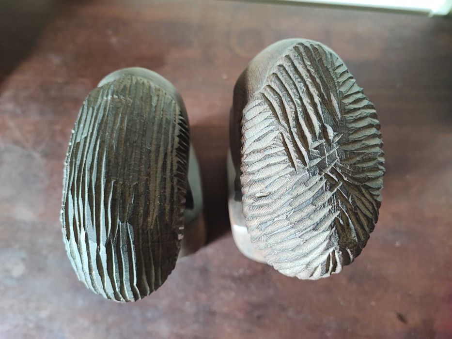 Harmonioso Par de Cabeças Africanas, esculpidas em madeira