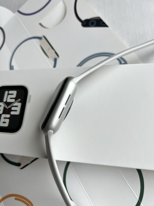 Apple watch SE 2, silver aluminium case 40 мм