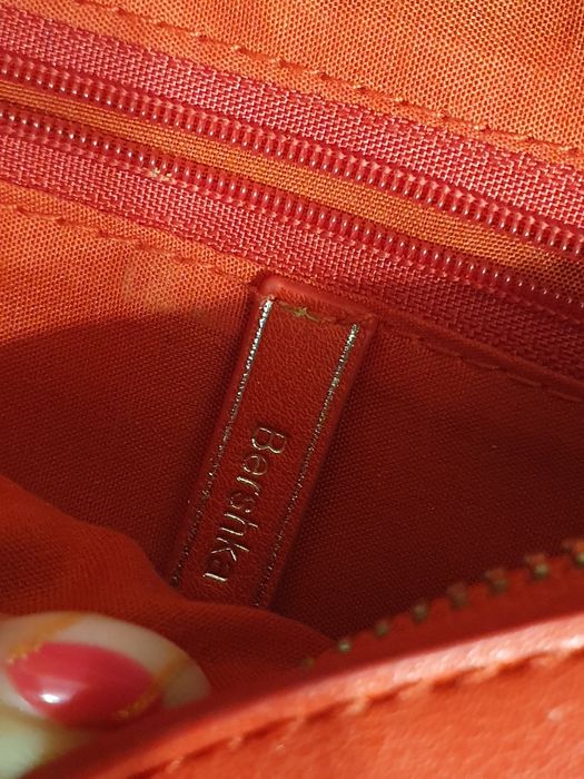 Бабанка через плече bershka