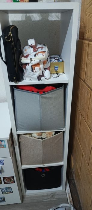 Regał Ikea z 4 półkami