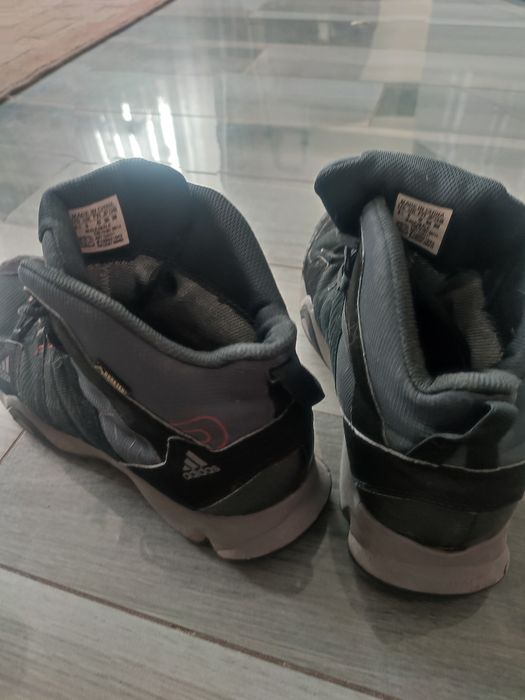 Продам кроссовки GORETEX