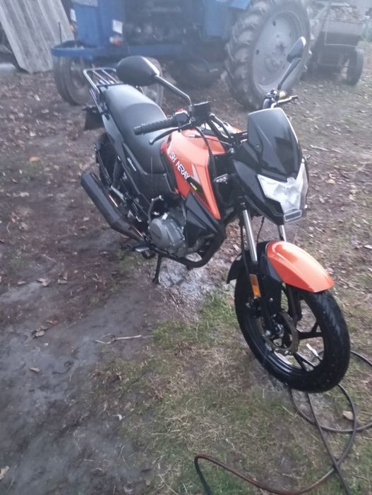 Продам мотоцикл  шинарей дс 200