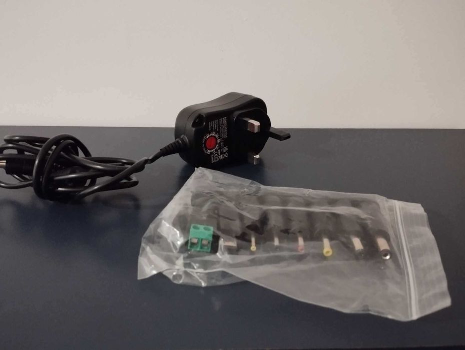 Uniwersalny zasilacz AC do DC 3V 4,5V 5V 6V 7,5V 9V 12V 1A 1,2A